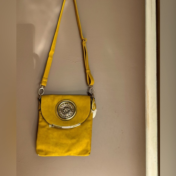 Handbags - ❌SOLD❌ Yellow crossbody purse